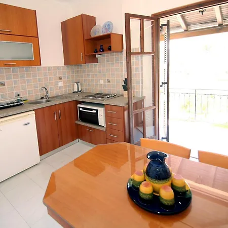 Apartment House!!! Sfakera